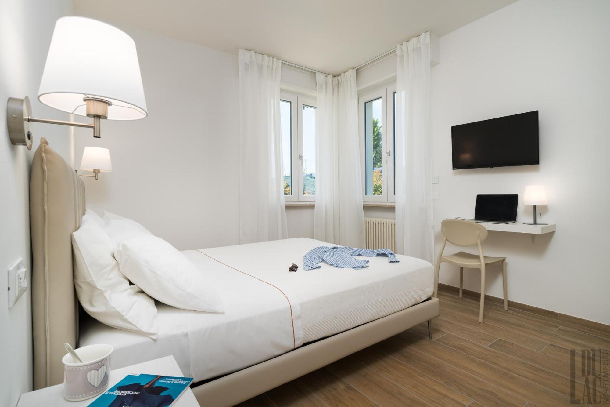 Belle Maison - Du Lac Apartments Sirmione Bagian luar foto